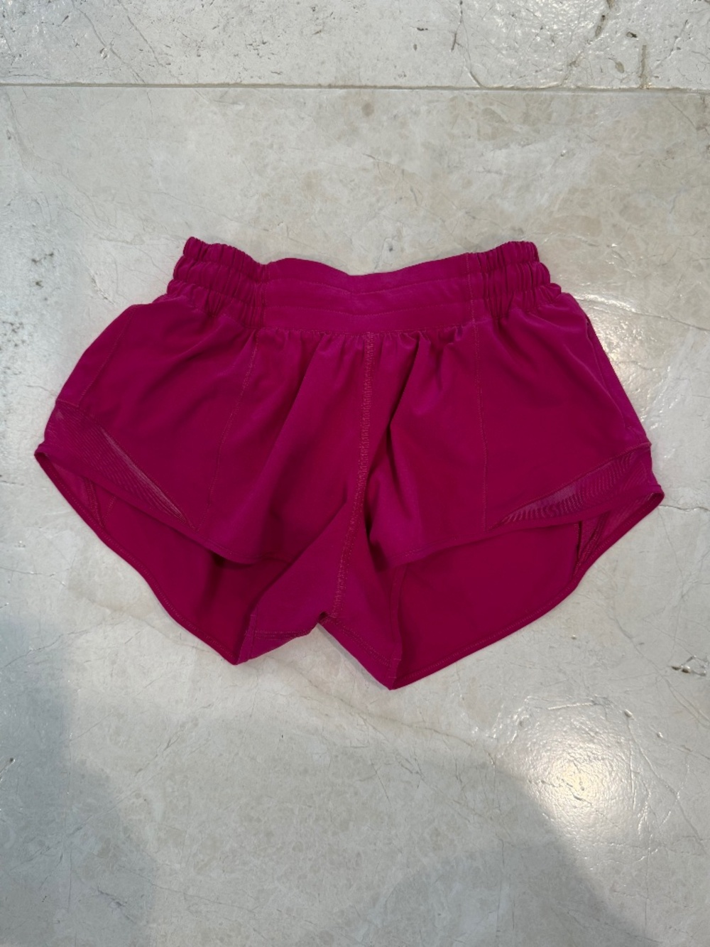 Lululemon Hotty Hot Low-Rise 2.5” Shorts Sonic Pink Size 2 Lined